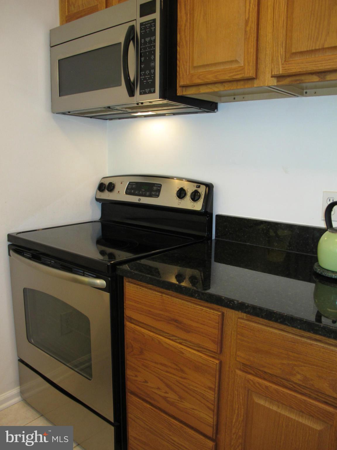 6008 Rabbit Hill Court Centreville, VA 20121 - Photo 3 of 30 Stainless and white appliances