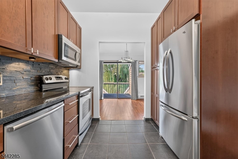 91 North Slope Clinton, NJ 08809 - Photo 13 of 25