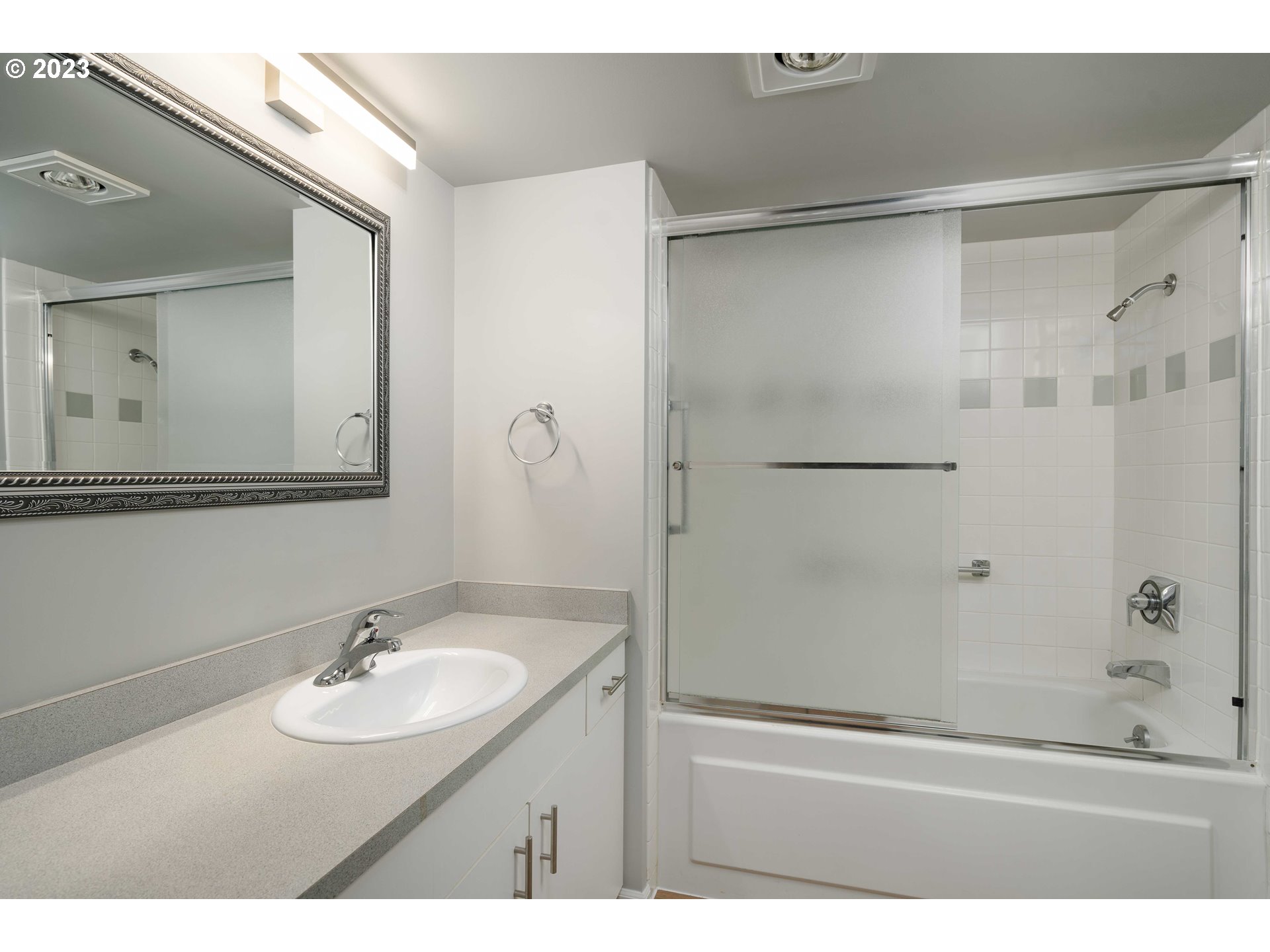 6685 West Burnside Road, Unit 318 Portland, OR 97225 - Photo 15 of 35 Bathroom