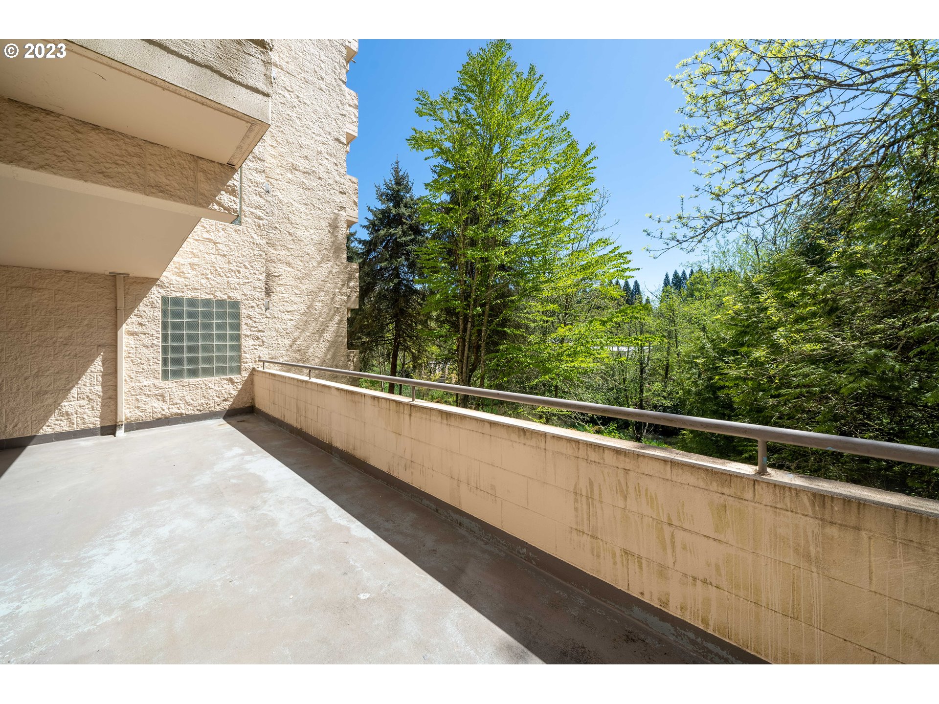 6685 West Burnside Road, Unit 318 Portland, OR 97225 - Photo 18 of 35 Patio