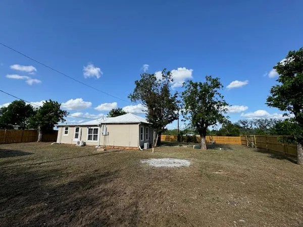 $219,000 | 109 Leon Street, London, TX 76854