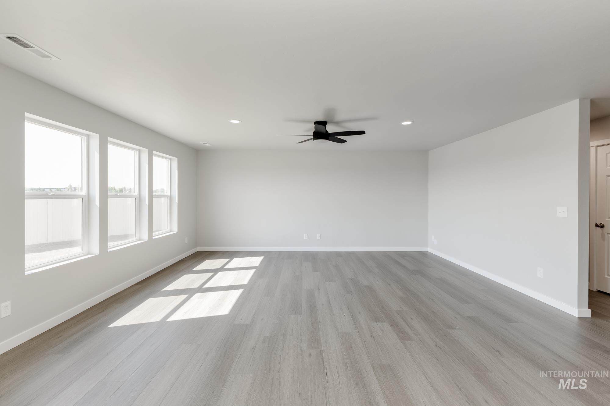 16262 Backfill Place Caldwell, ID 83607 - Photo 9 of 25 Spare room with light wood-style flooring, recessed lighting, and ceiling fan