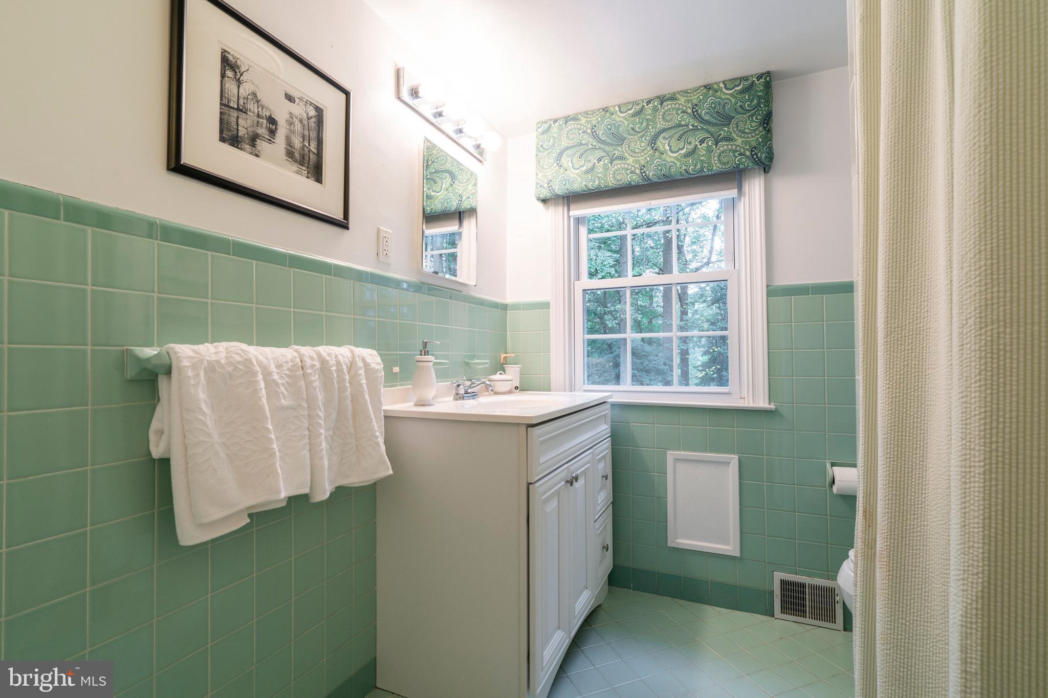301 Custis Road Glenside, PA 19038 - Photo 21 of 39 hall bathroom