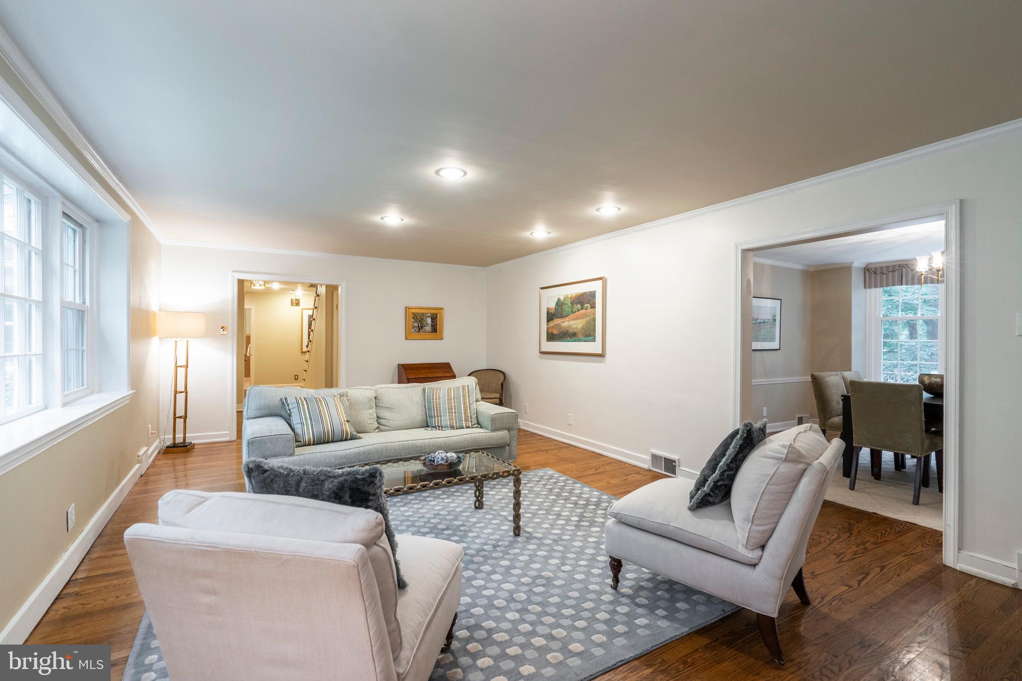 301 Custis Road Glenside, PA 19038 - Photo 8 of 39 living room