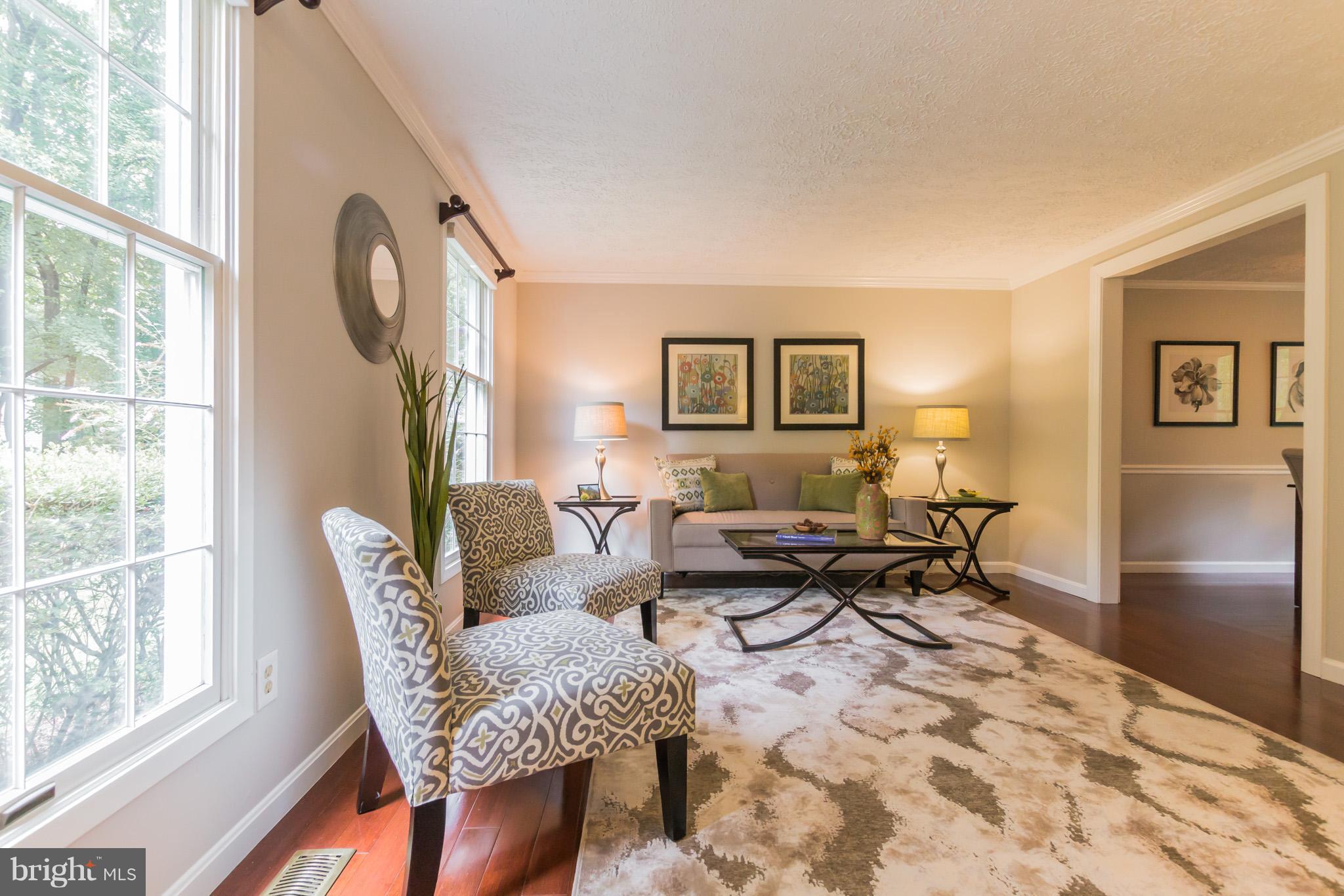 11935 Appling Valley Road Fairfax, VA 22030 - Photo 3 of 30 Living room to left upon entry