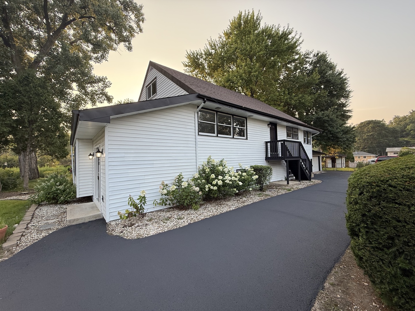 337 Woodland Drive Grayslake, IL 60030 - Photo 35 of 35 a front view of a house with garden