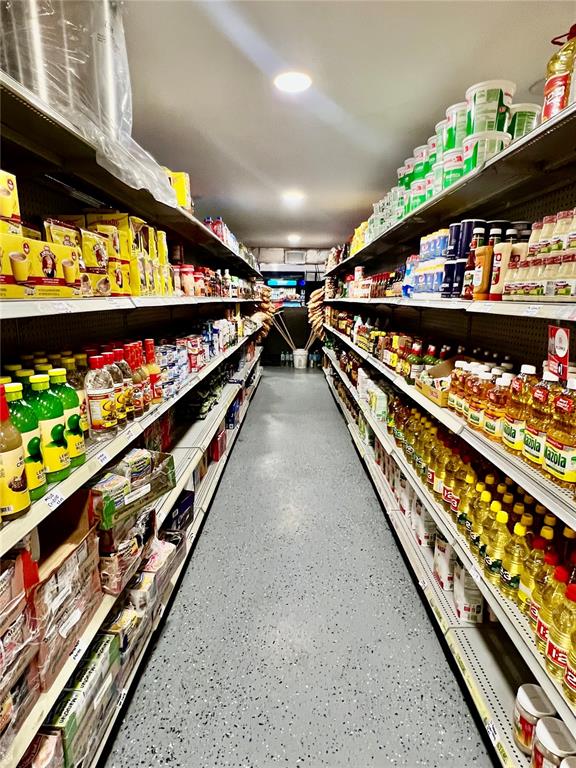 6101 Symmes Road Gibsonton, FL 33534 - Photo 9 of 21 a view of an outdoor sitting area