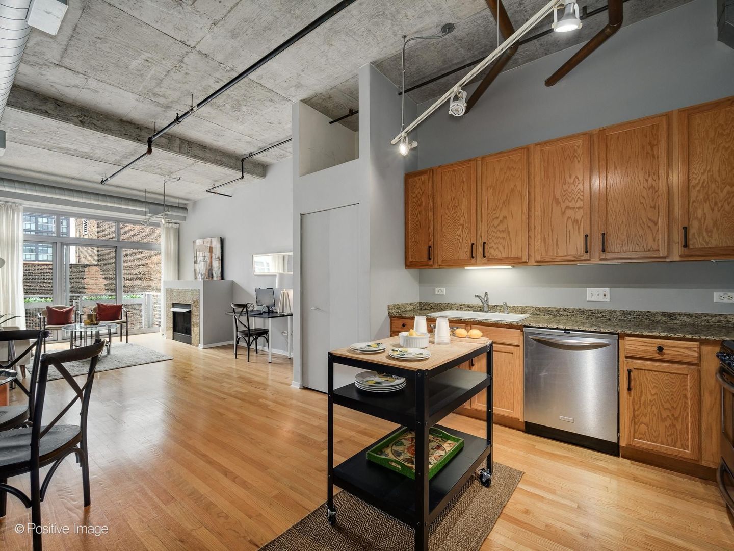 933 West Van Buren Street, Unit 823 Chicago, IL 60607 - Photo 4 of 24