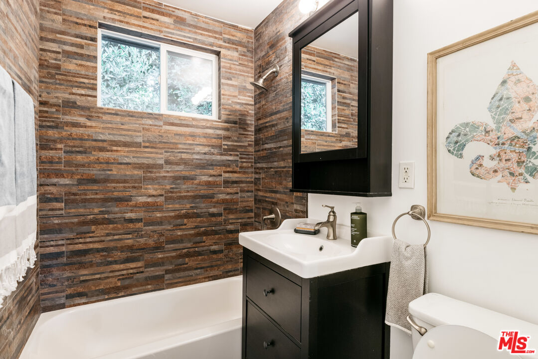 3074 Roderick Place Los Angeles, CA 90065 - Photo 12 of 27