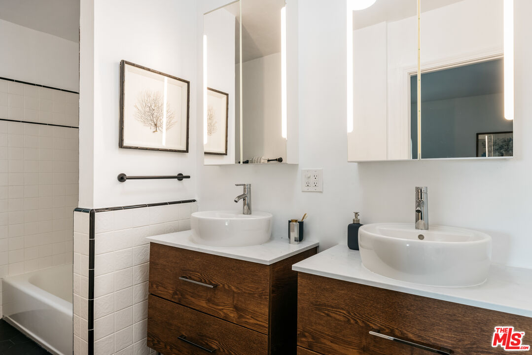 3074 Roderick Place Los Angeles, CA 90065 - Photo 14 of 27