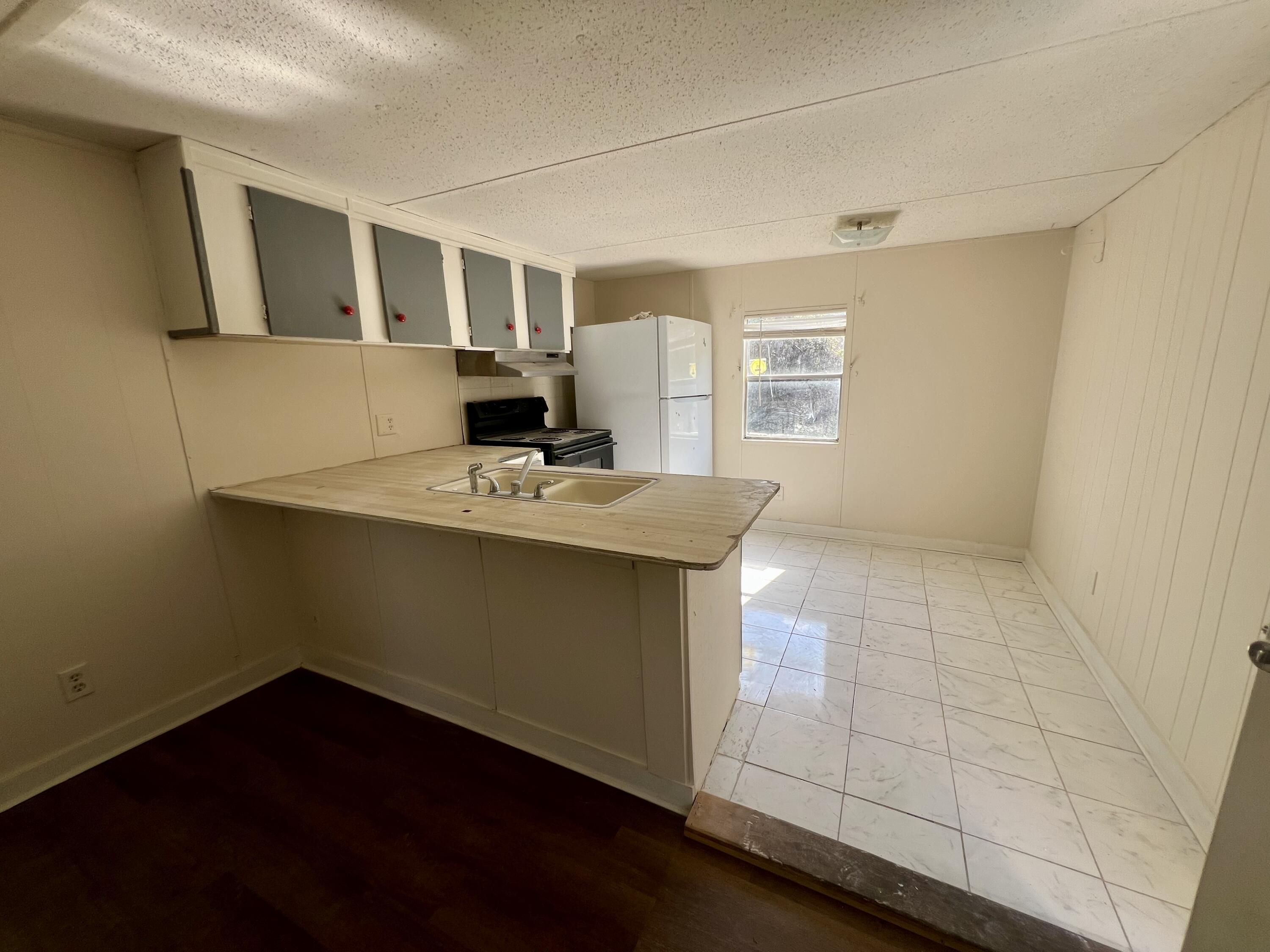 205 3rd Street Walterboro, SC 29488 - Photo 4 of 16 IMG_0529