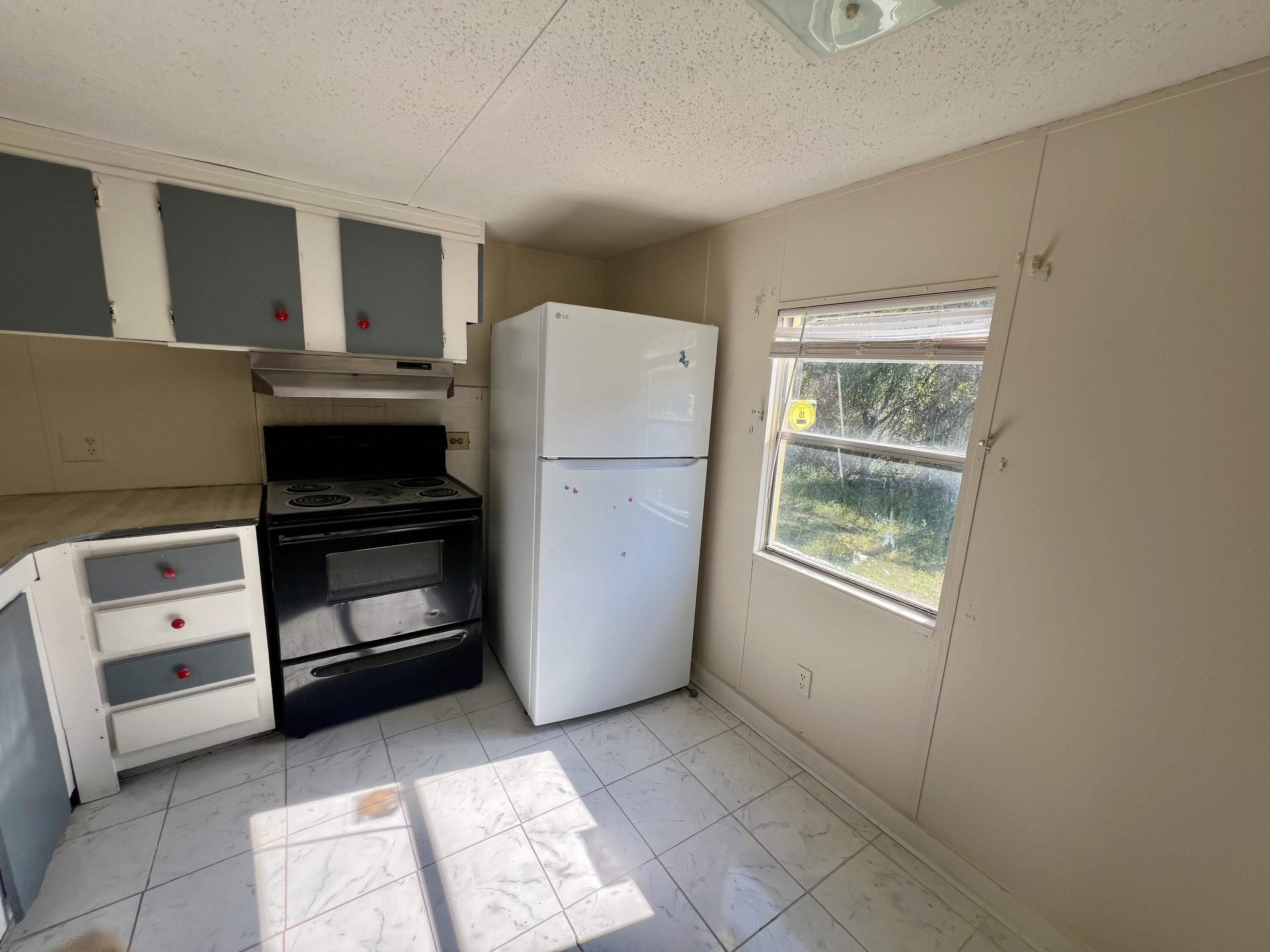 205 3rd Street Walterboro, SC 29488 - Photo 6 of 16 IMG_0527