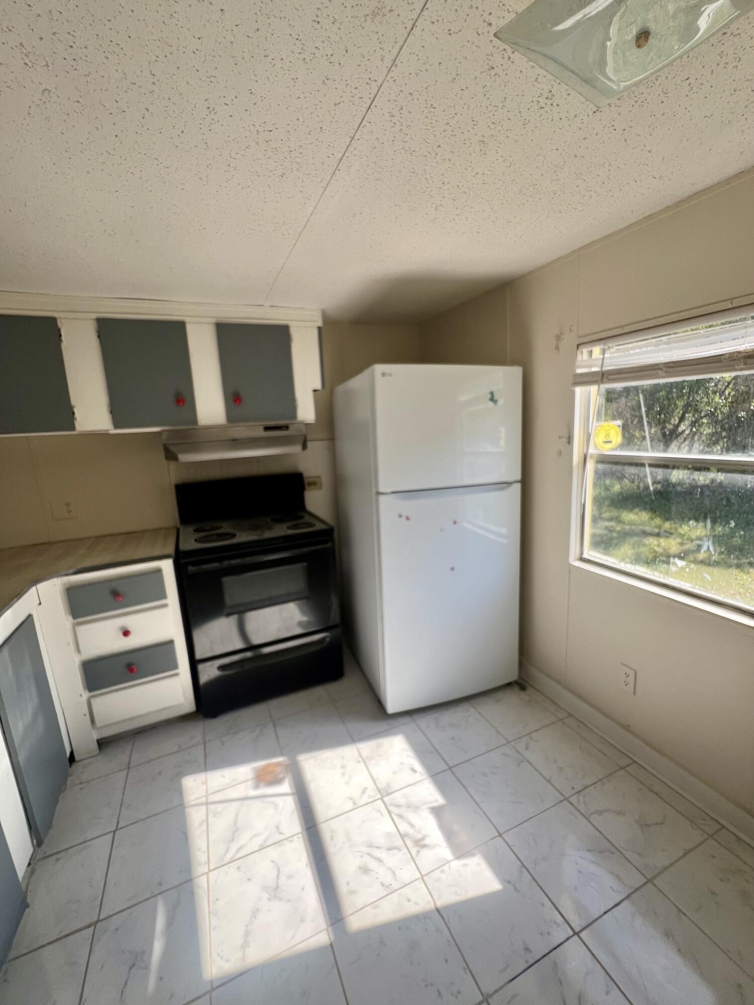 205 3rd Street Walterboro, SC 29488 - Photo 7 of 16 IMG_0526