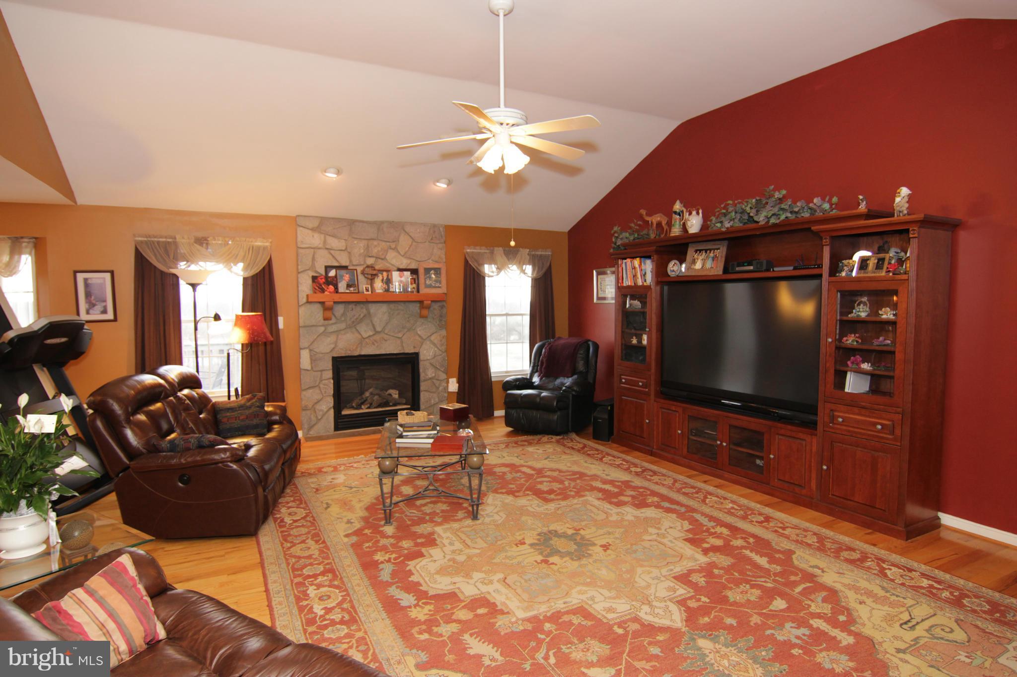 34344 Brownell Road Round Hill, VA 20141 - Photo 8 of 30 Family Room