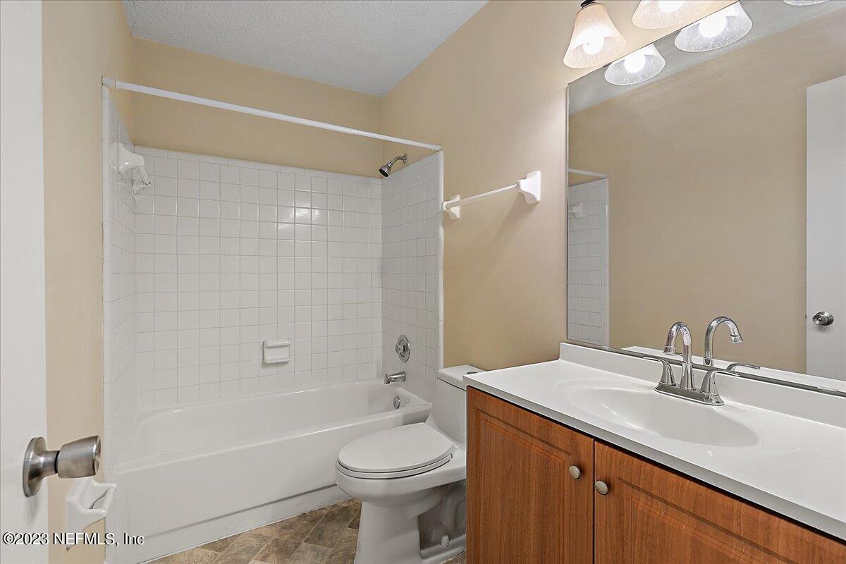 3801 Crown Point Road, Unit 1184 Jacksonville, FL 32257 - Photo 15 of 19 15-Bathroom