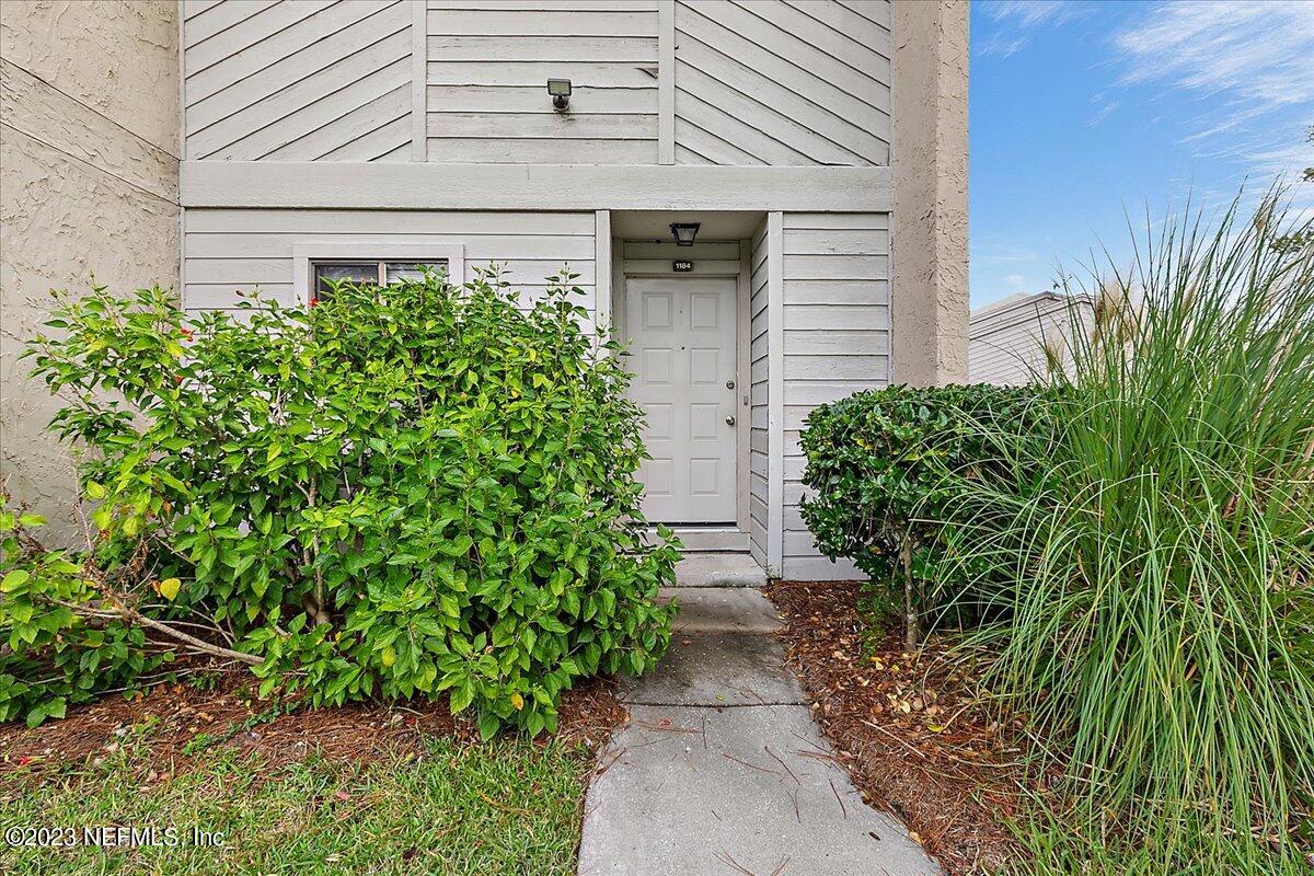 3801 Crown Point Road, Unit 1184 Jacksonville, FL 32257 - Photo 2 of 19 02-Entryway