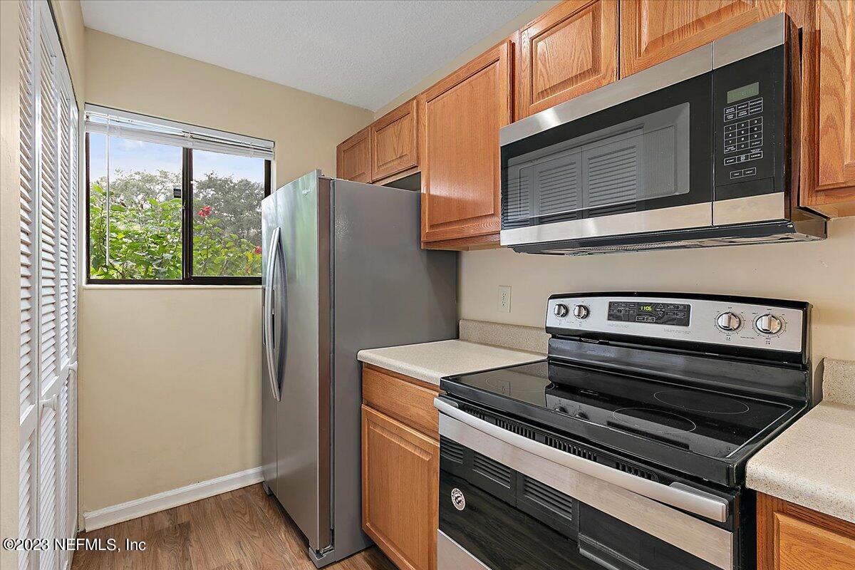 3801 Crown Point Road, Unit 1184 Jacksonville, FL 32257 - Photo 5 of 19 05-Kitchen
