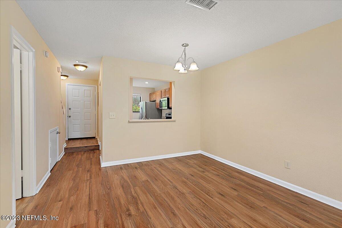3801 Crown Point Road, Unit 1184 Jacksonville, FL 32257 - Photo 8 of 19 08-Dining Area