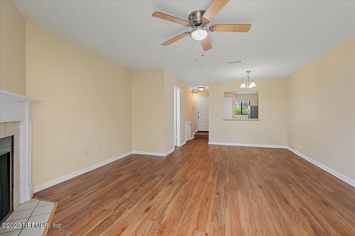 3801 Crown Point Road, Unit 1184 Jacksonville, FL 32257 - Photo 9 of 19 09-Living and Dining