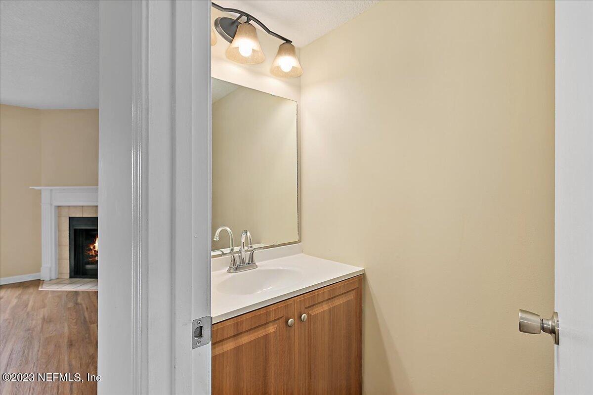 3801 Crown Point Road, Unit 1184 Jacksonville, FL 32257 - Photo 10 of 19 10-Powder Room