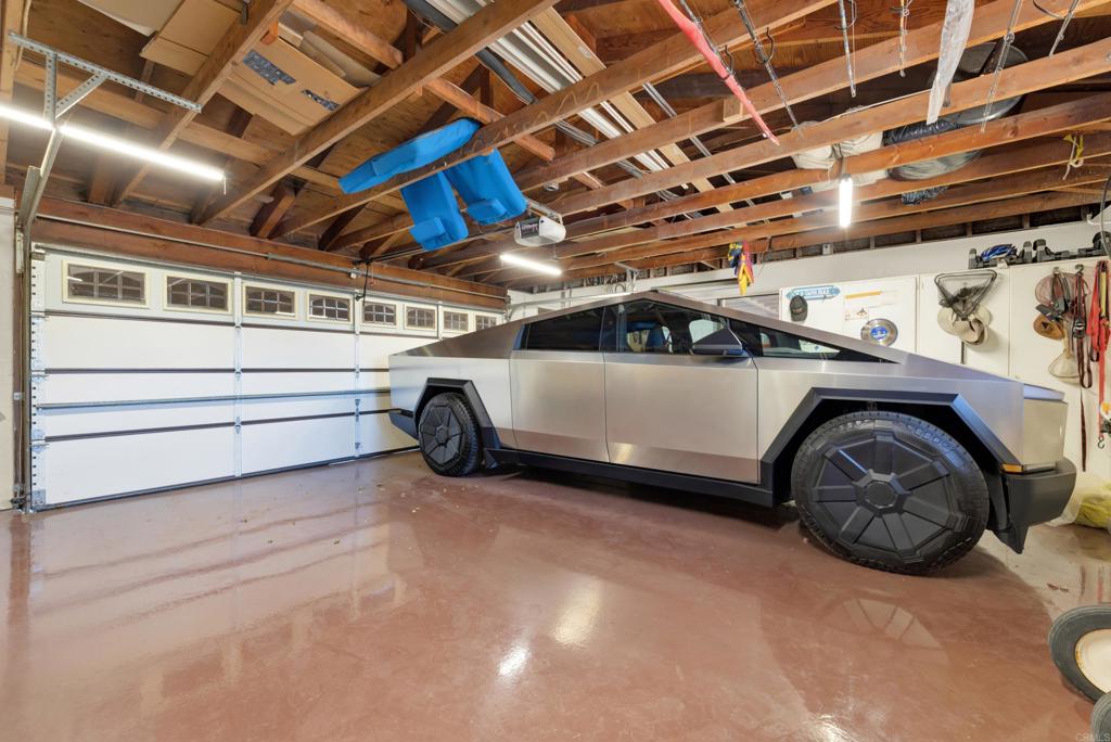 4057 Ladera Vista Road Fallbrook, CA 92028 - Photo 39 of 70 220 volt/32 volt charger