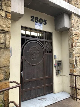 $2,050 | 2505 San Gabriel Street, Unit 211, Austin, TX 78705