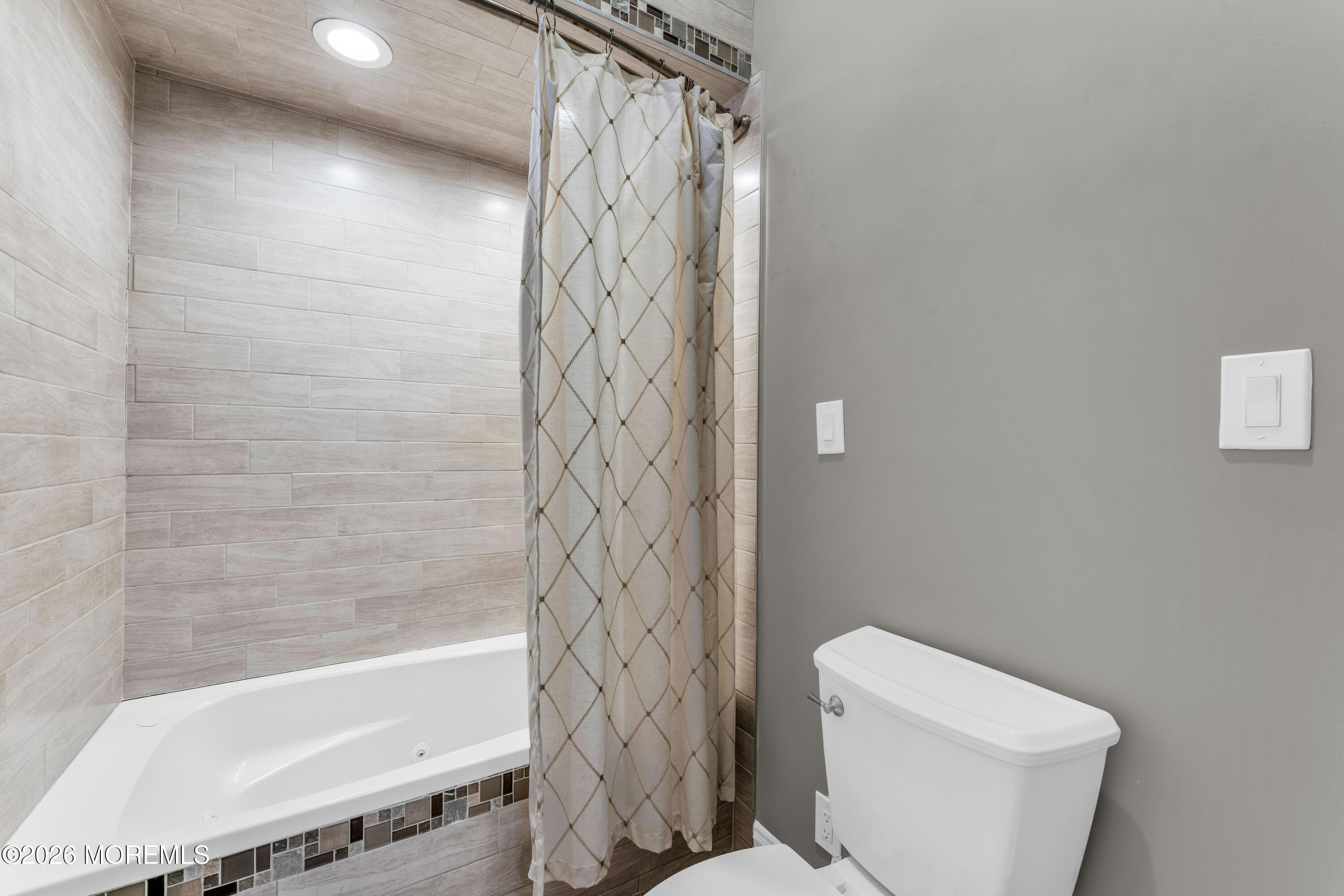 12 Red Fox Run Manalapan, NJ 07726 - Photo 35 of 57 a bathroom with a toilet and a bathtub