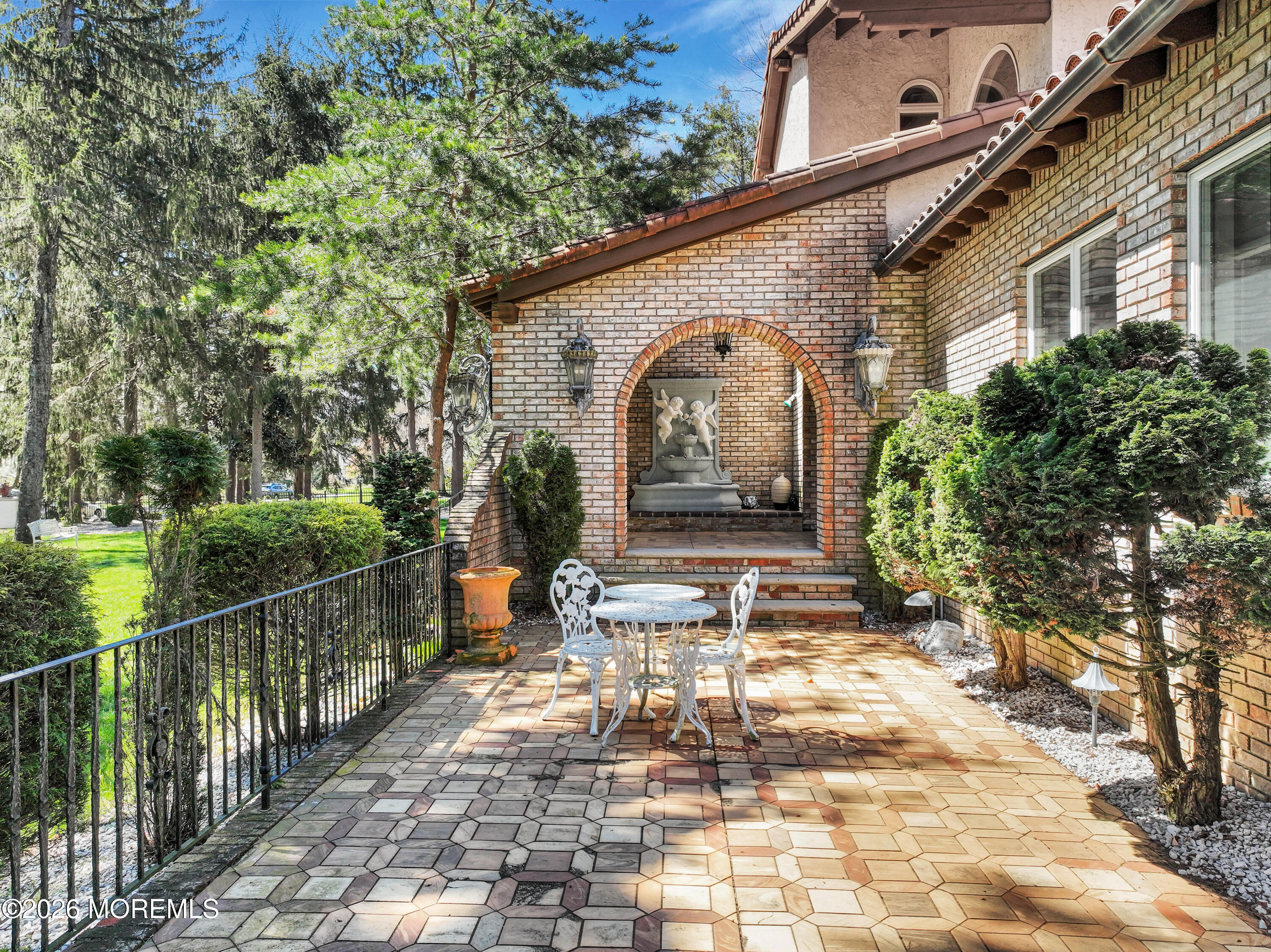 12 Red Fox Run Manalapan, NJ 07726 - Photo 4 of 57 a view of a patio with table and chairs and potted plants