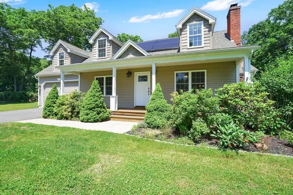$589,500 | 156 Hampden Road, East Longmeadow, MA 01028