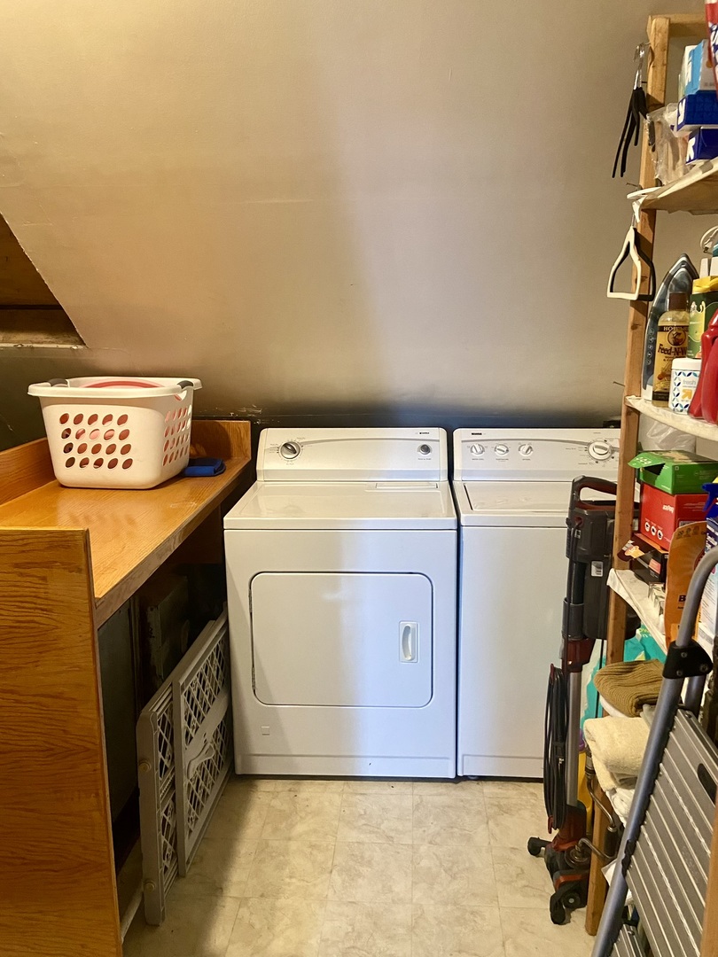 2027 West 22nd Place, Unit 3 Chicago, IL 60608 - Photo 13 of 16 a utility room with dryer and washer