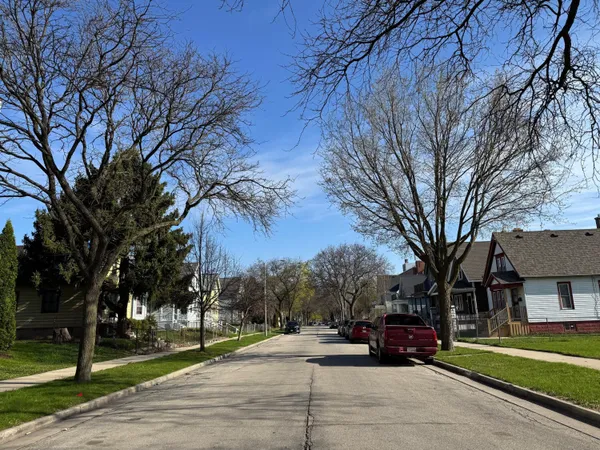 $1 | 2730 North Buffum Street, Milwaukee, WI 53212