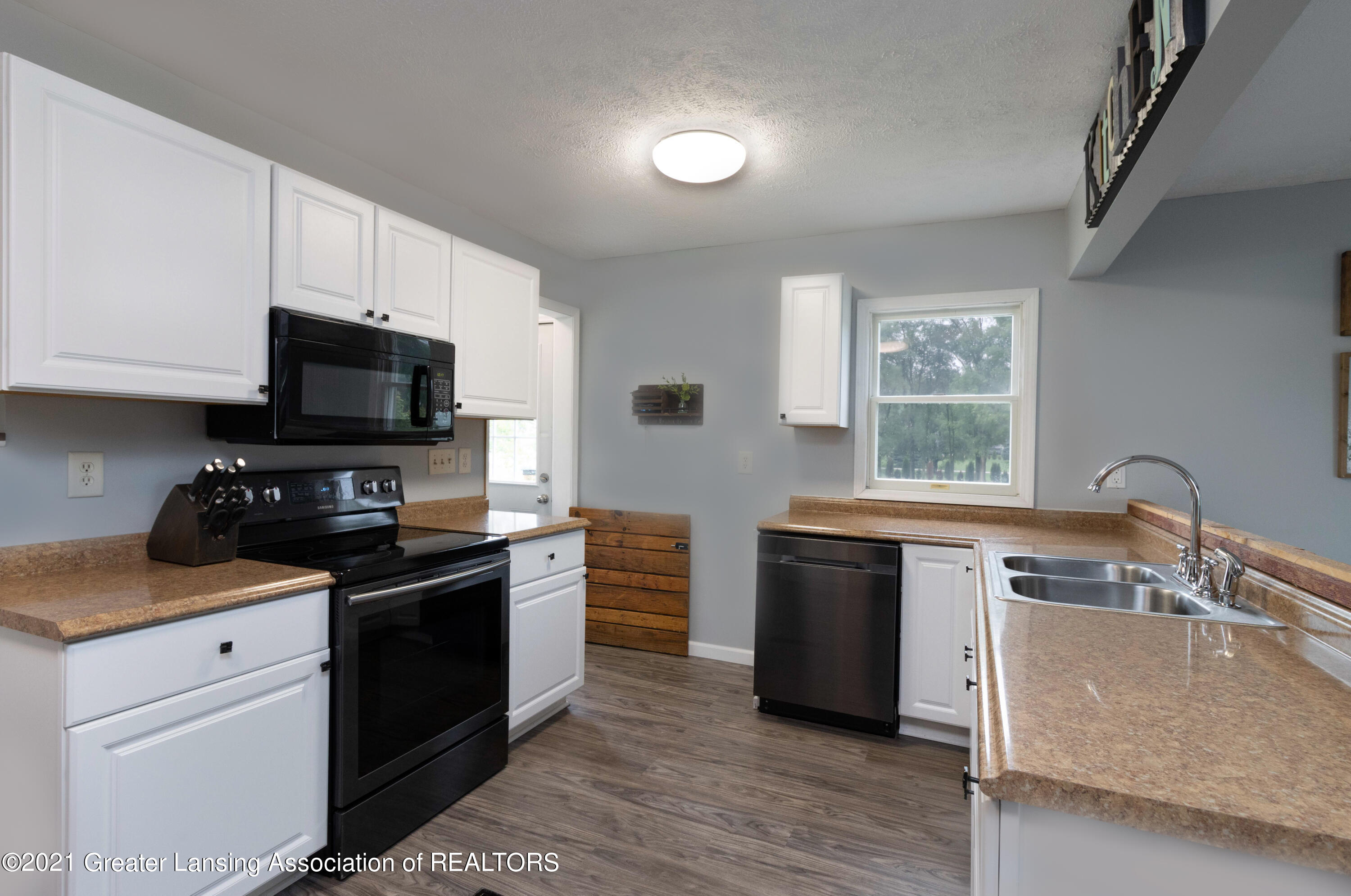 4644 North Michigan Road Dimondale, MI 48821 - Photo 7 of 55 Kitchen