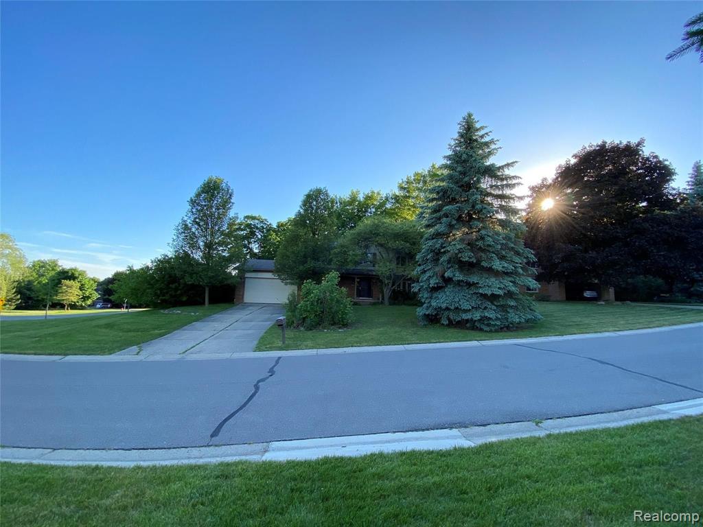515 Plum Ridge Drive Rochester Hills, MI 48309 - Photo 3 of 46