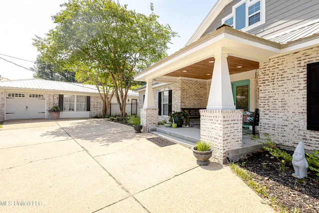 $775,000 | 1802 Stuart Avenue, Ocean Springs, MS 39564