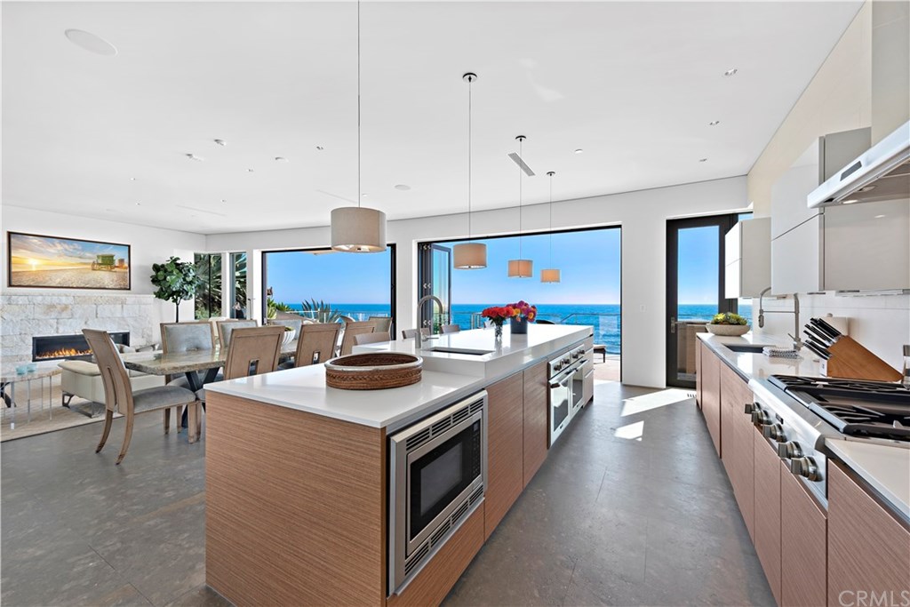 992 Ocean Front Laguna Beach, CA 92651 - Photo 12 of 33