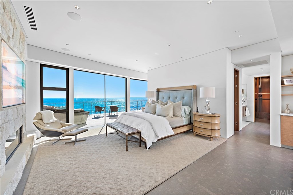 992 Ocean Front Laguna Beach, CA 92651 - Photo 15 of 33 Master Suite.