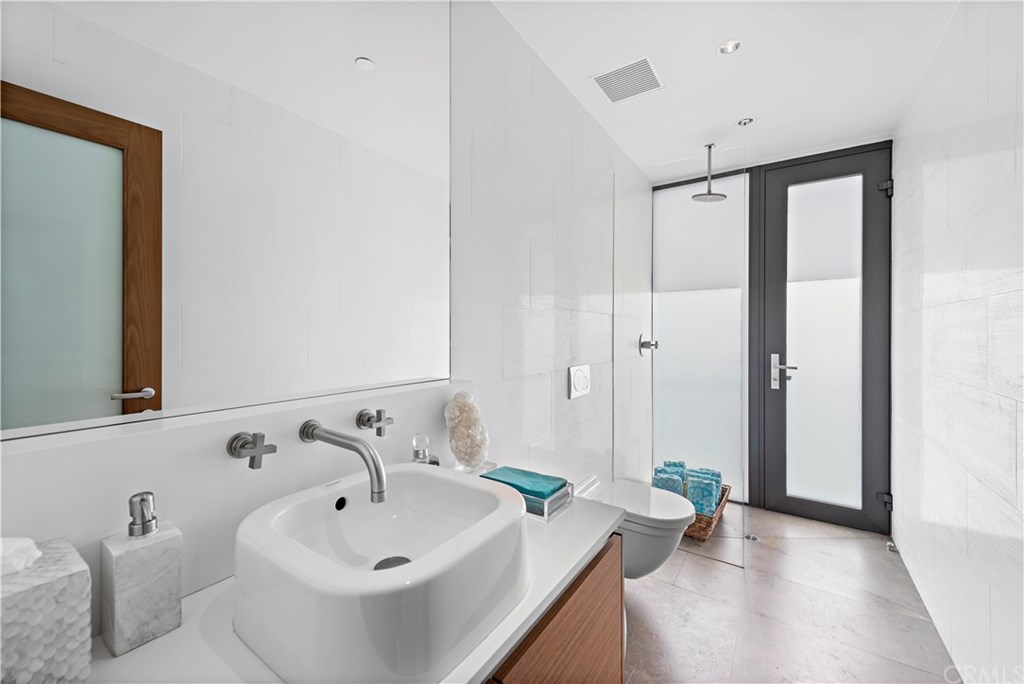 992 Ocean Front Laguna Beach, CA 92651 - Photo 22 of 33 Bathroom, mid level. Opens to pool deck.