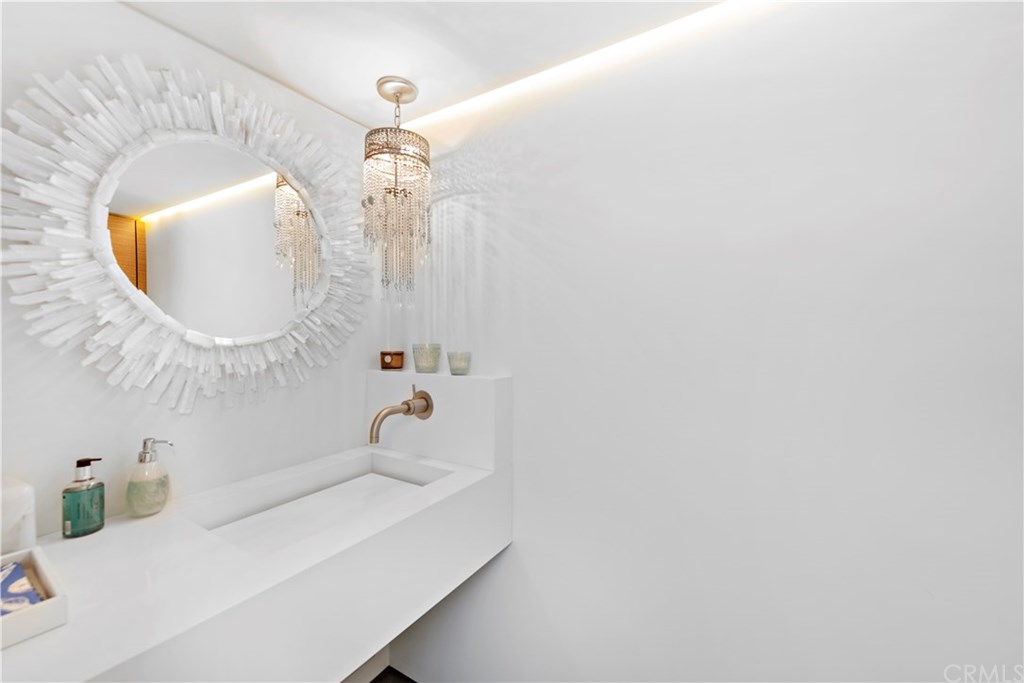 992 Ocean Front Laguna Beach, CA 92651 - Photo 27 of 33 Powder room lower level.