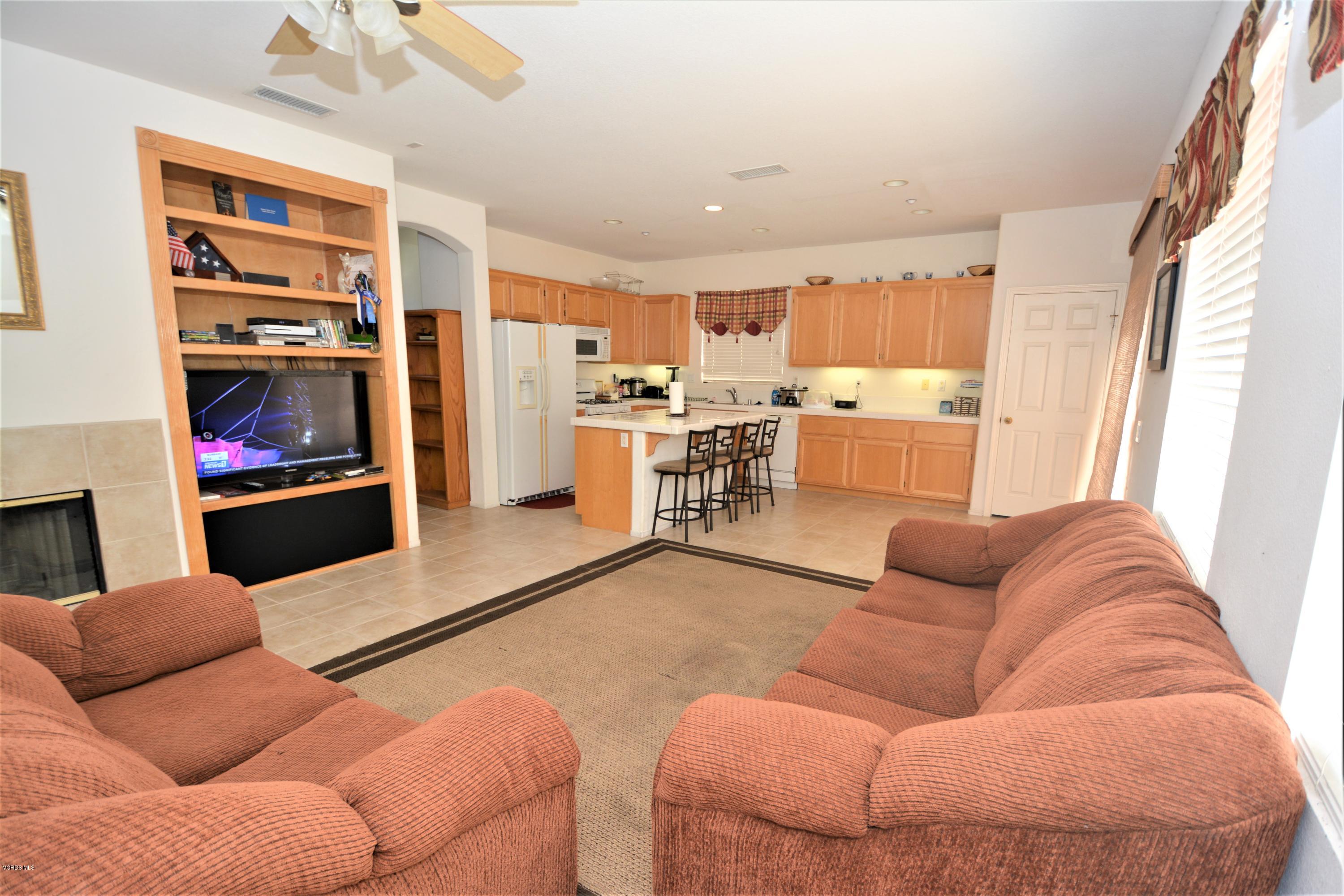 538 Navito Way Oxnard, CA 93030 - Photo 3 of 14 DSC_1067
