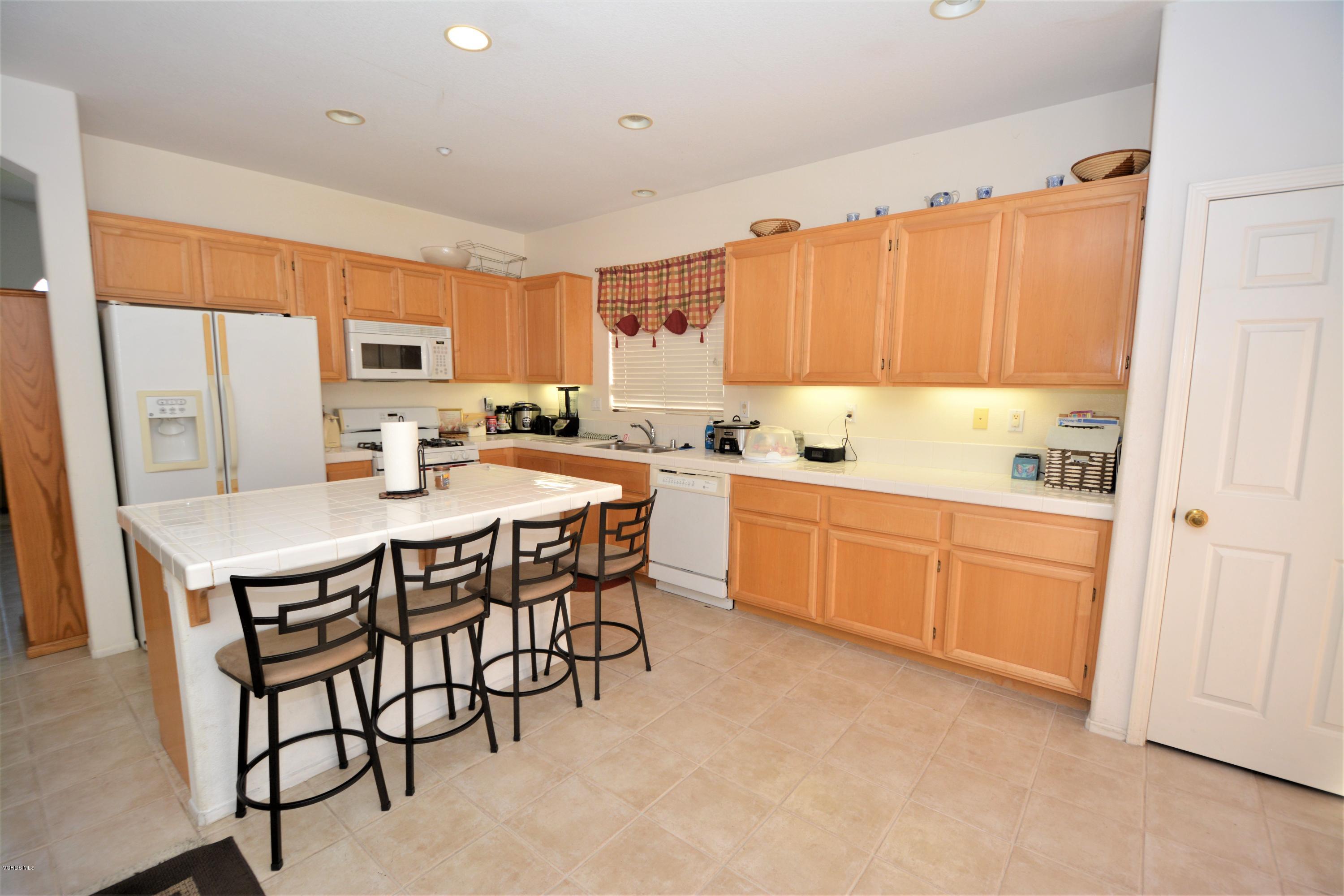 538 Navito Way Oxnard, CA 93030 - Photo 4 of 14 DSC_1061