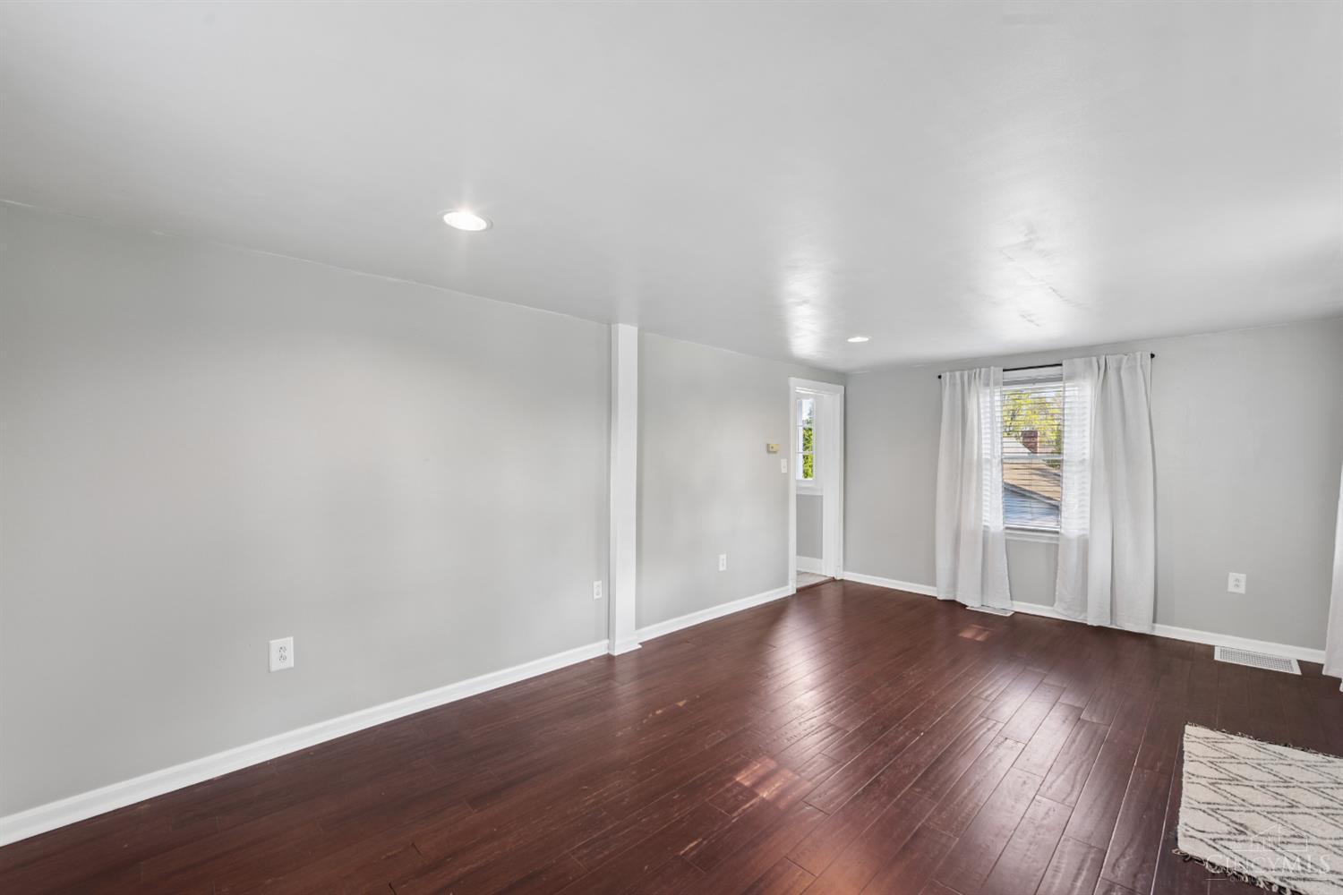 4403 School Section Road Cincinnati, OH 45211 - Photo 5 of 21