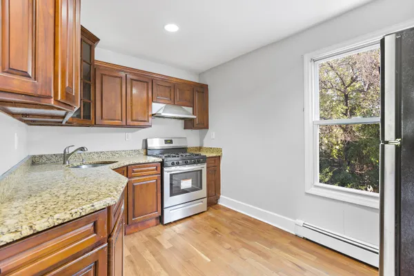 $2,400 | 36 Perry Street, Unit 2, Jersey City, NJ 07306