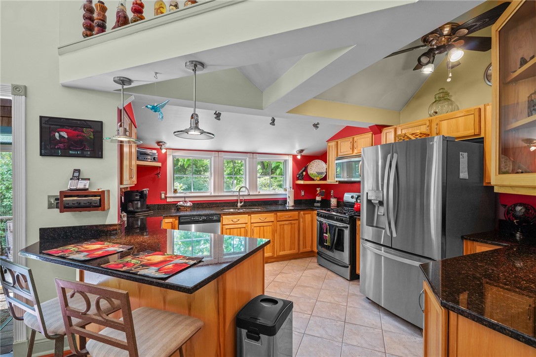 385 Read School House Road Coventry, RI 02816 - Photo 11 of 34