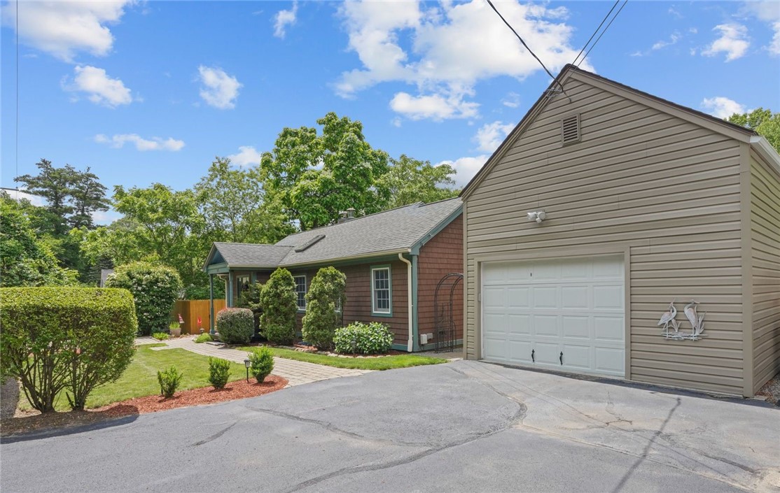 385 Read School House Road Coventry, RI 02816 - Photo 4 of 34