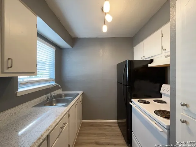 $795 | 2802 Lasses Boulevard, Unit 15, San Antonio, TX 78223