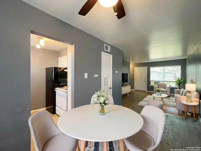 $795 | 2802 Lasses Boulevard, Unit 15, San Antonio, TX 78223