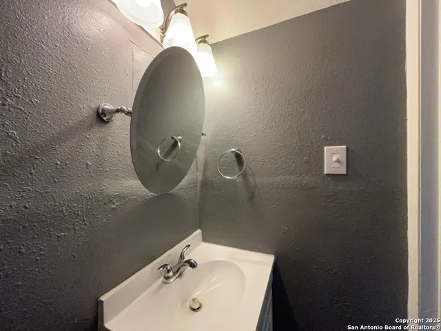 $795 | 2802 Lasses Boulevard, Unit 15, San Antonio, TX 78223