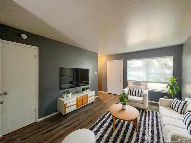 $795 | 2802 Lasses Boulevard, Unit 15, San Antonio, TX 78223