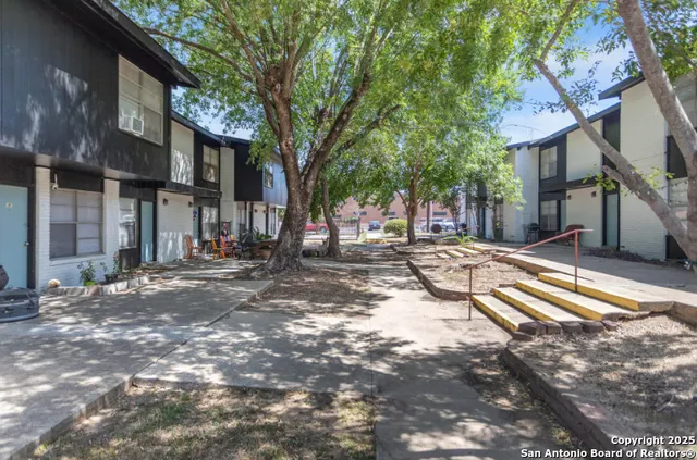 $795 | 2802 Lasses Boulevard, Unit 15, San Antonio, TX 78223
