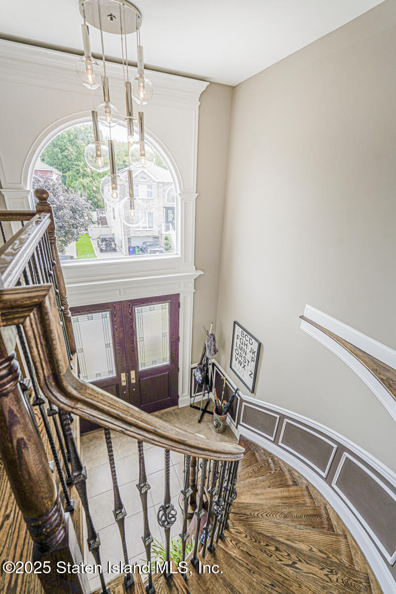 28 Brookside Loop Staten Island, NY 10309 - Photo 21 of 60 a view of a living room and a balcony